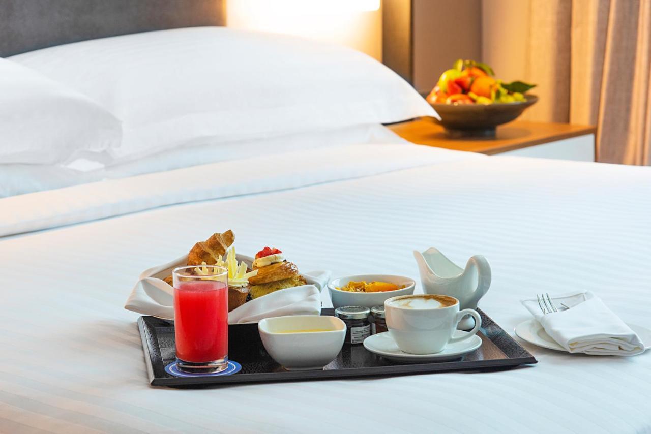 Asiana Grand Hotel Дубай Экстерьер фото Room service